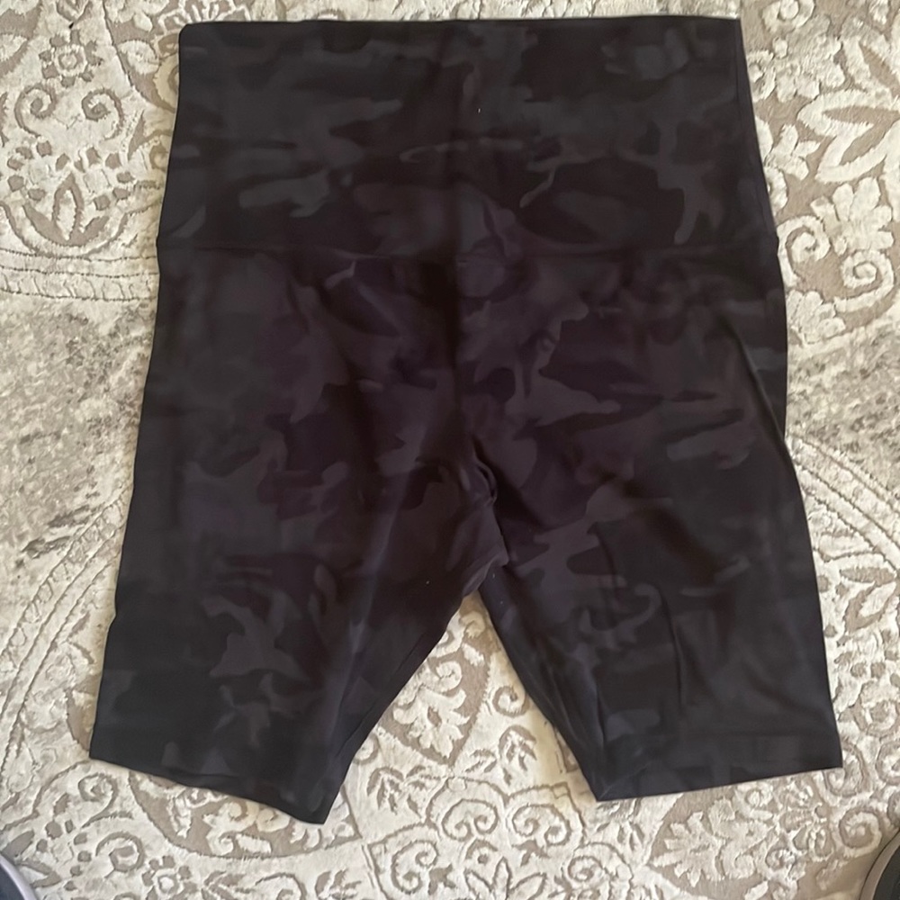 Lululemon 8 inch shorts black camo